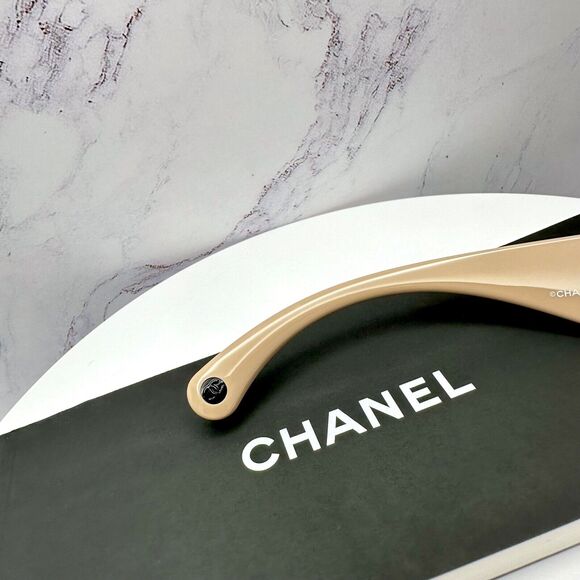 New CHANEL Sunglasses - Picture 9 of 16